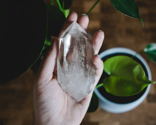 How does Meditating with Crystals Work?